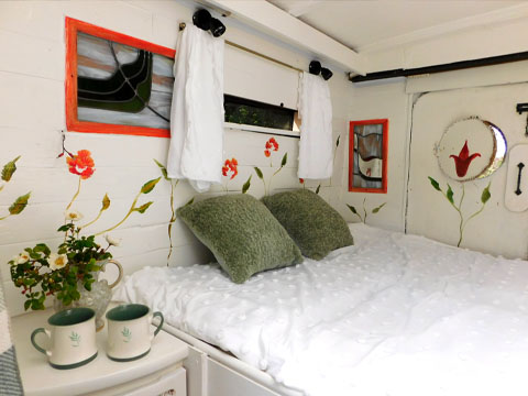Wootton Manor Woodland Bus Holiday Accommodation